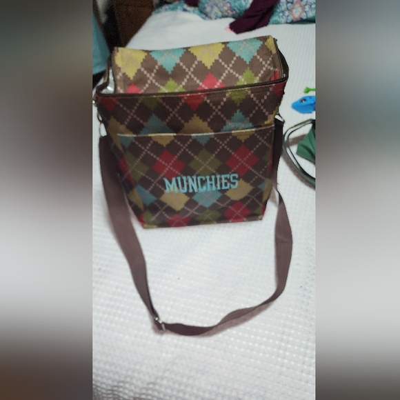 thirty-one Handbags - THIRTY ONE EUC MUNCHIES INSULATED CARRY BAG